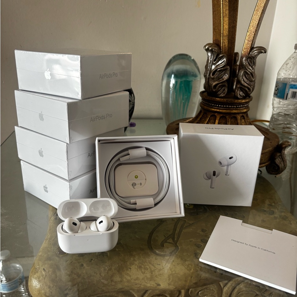 Apple AirPods Pro 2 - Classic White